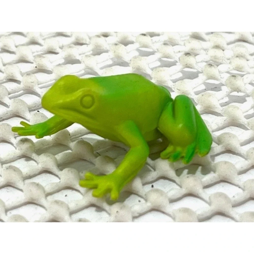 Lot of 7 Plastic Insects, Animals, And Frogs Toy Figurines 2